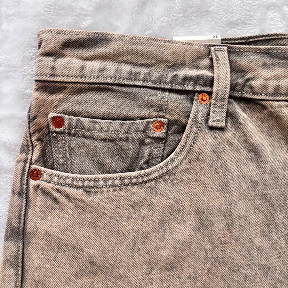LEVI'S PREMIUM 501 High Rise Button-Fly Gray Denim Cut-Off Shorts--NWT--32 - Picture 6 of 13